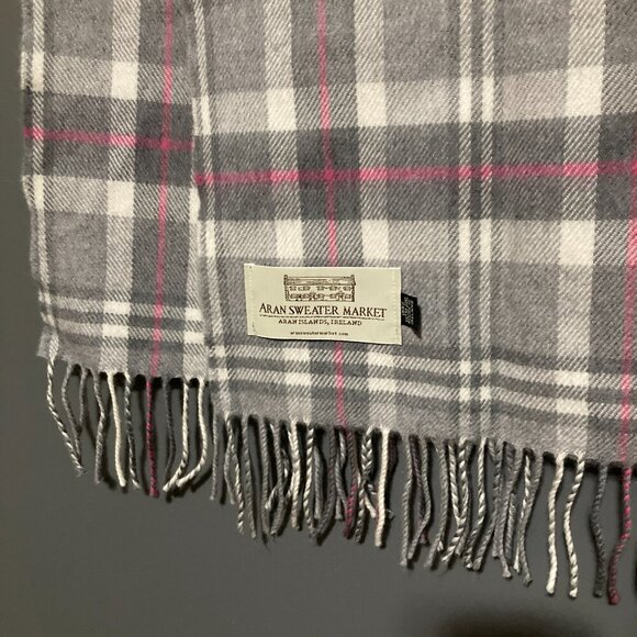 Aran Island Sweater Market Ireland Plaid Wool Rectangle Scarf Fringe Pink Grey - Picture 5 of 6